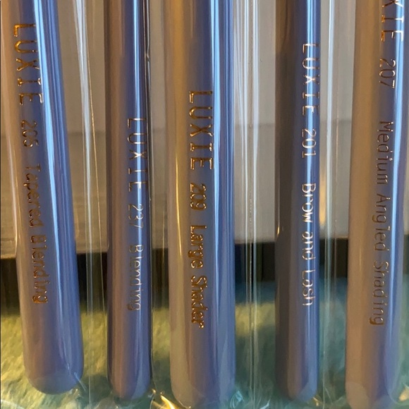 Luxie Wonderlust 5 piece EyeShadow Brush Set - Picture 3 of 7